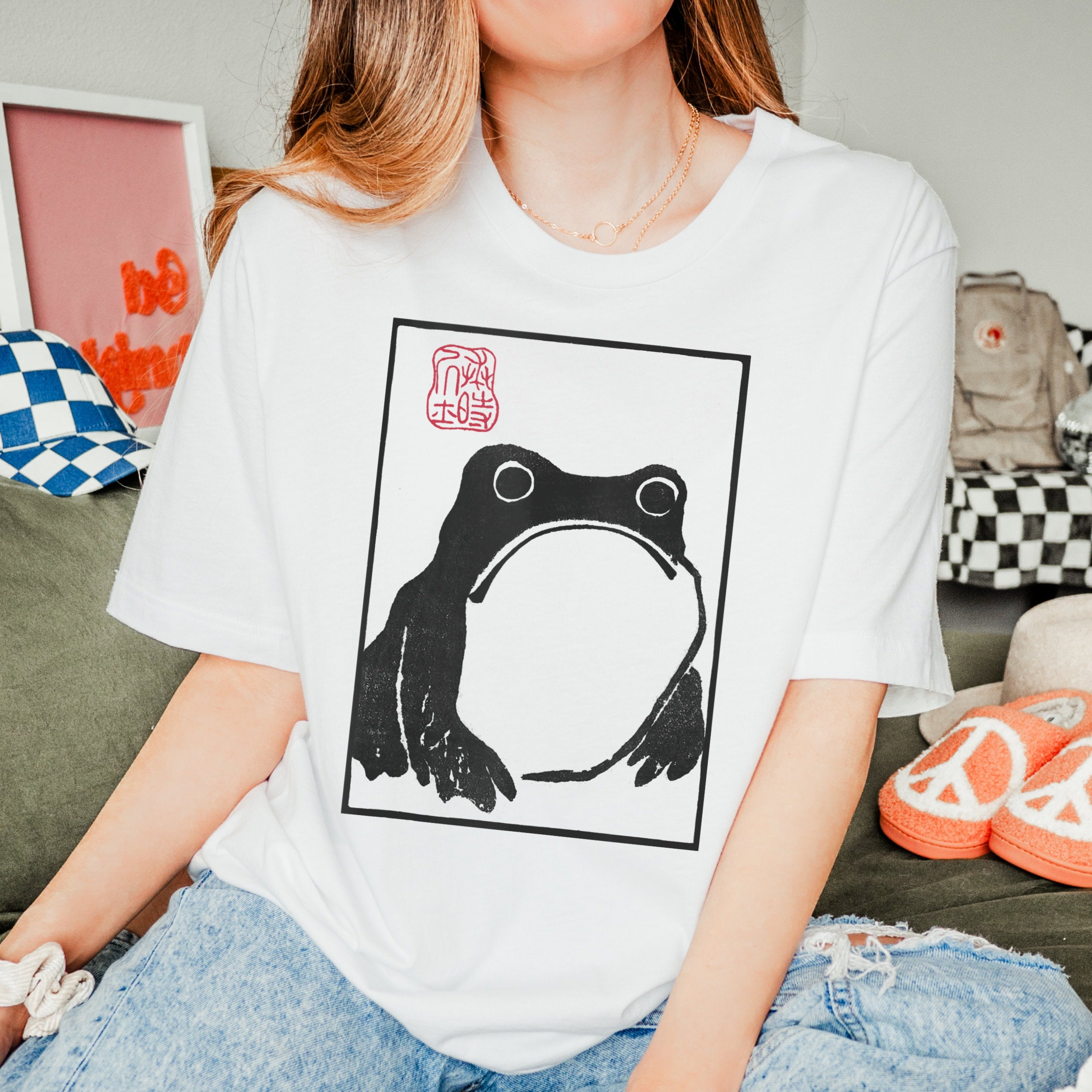 Frog Print T‑Shirt — Minimal Japanese Stamp Illustration
